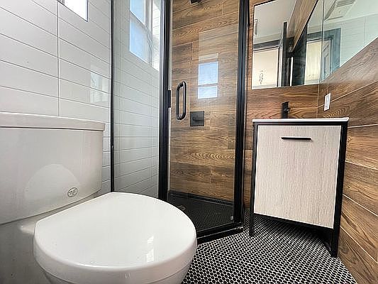 5th image of 312 Sumpter St #2W