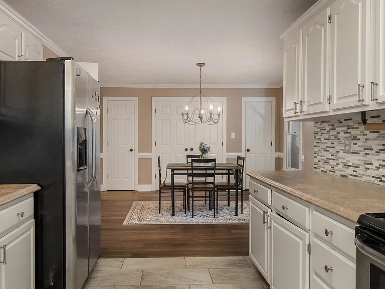 864 Hilton Dr — Photo 5