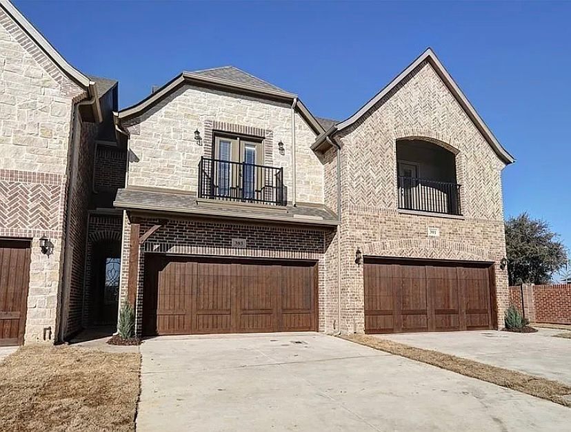 1st image of 303 Featherstone Trl