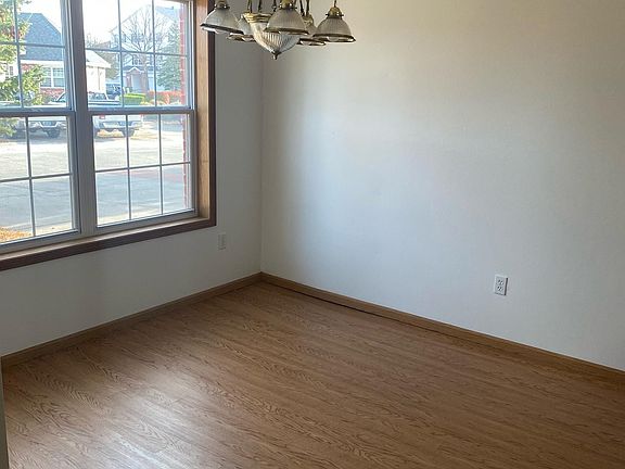 3rd image of 3069 Broadway Blvd
