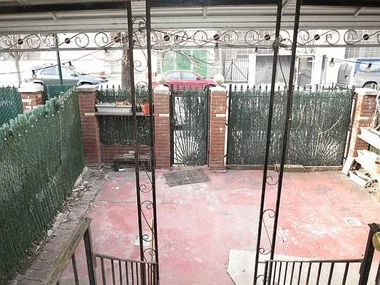 Rented by Target Realty Group | media 32