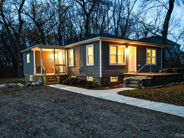 4406 Homesite Dr, Orion, MI 48359