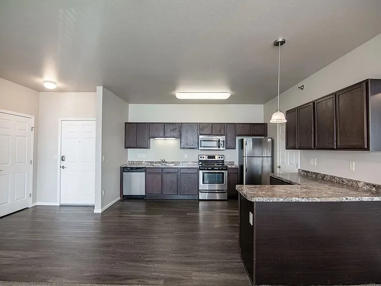 West Creek Crossing Apartments — Photo 9