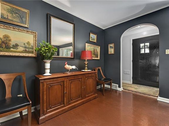 3rd image of 565 Lake Forest Dr
