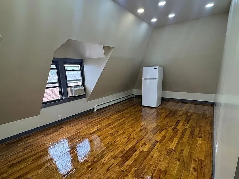 427 Park Ave #3 — Photo 2