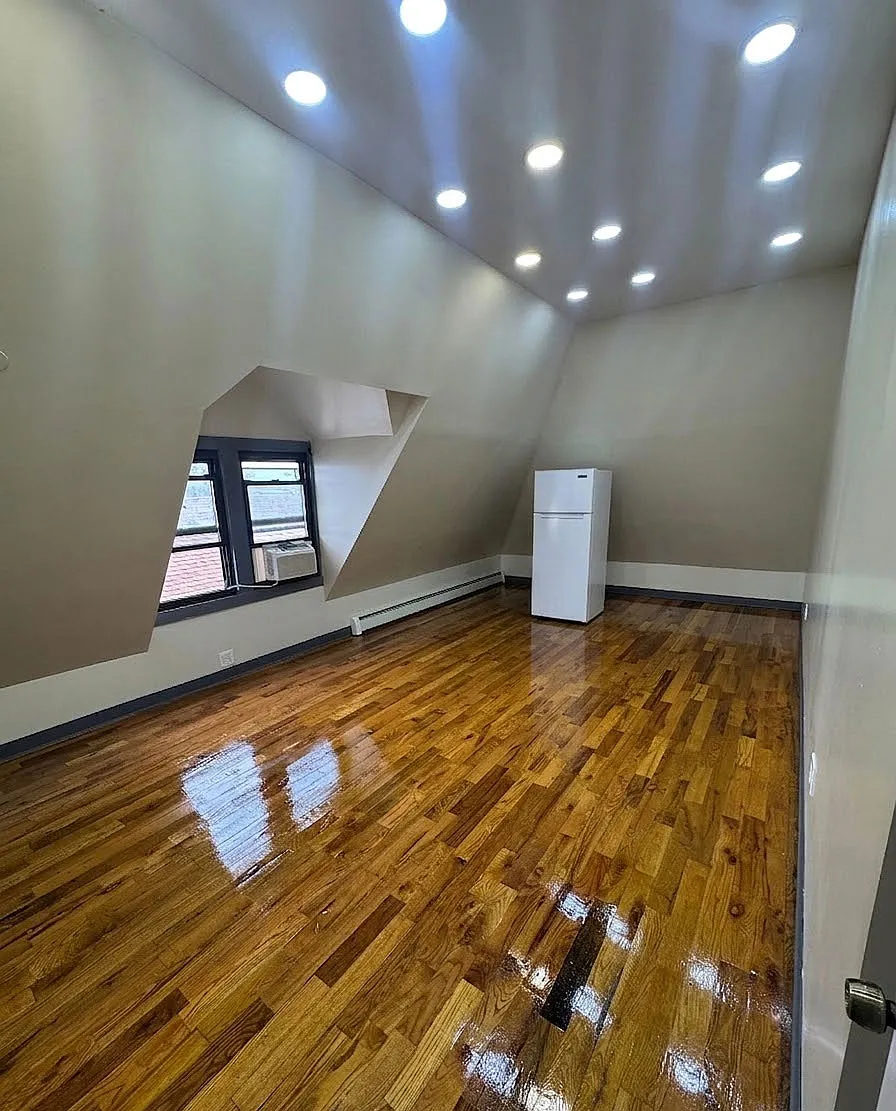Building Photo - 427 Park Ave #3