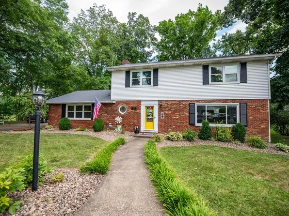 11 Pembrooke Ln, Huntington, WV 25705