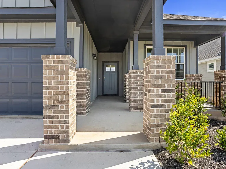 305 Brooks Ranch Dr — Photo 4