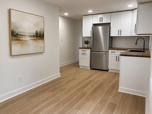 4th image of 704 2nd Street Dr SW
