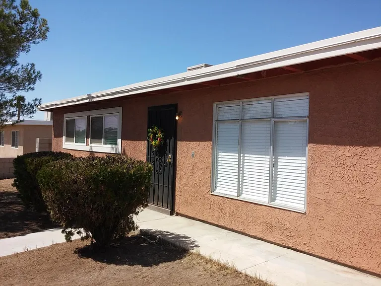1041 Taos Dr — Photo 1