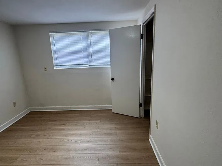 1504 Parkade Blvd — Photo 12