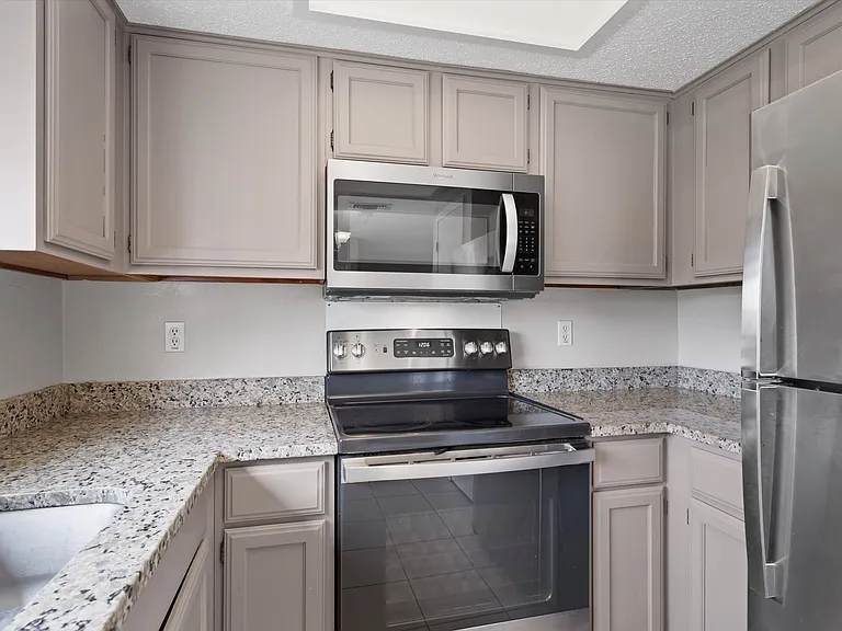 13357 Water Oak Ln #A — Photo 11