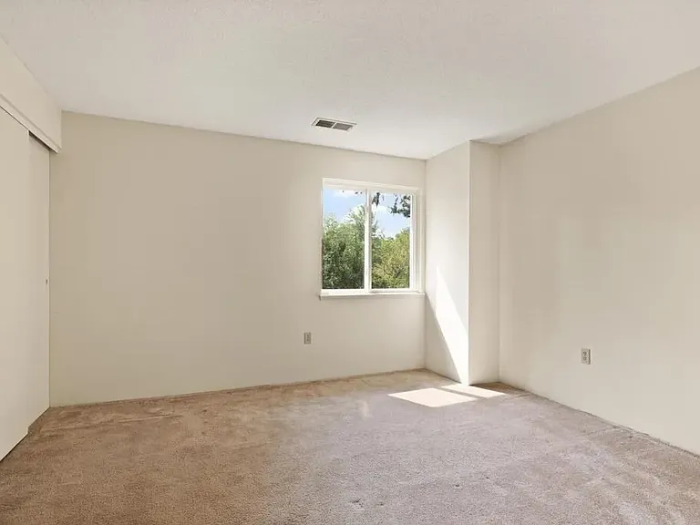 10 Silver Hill Ln — Photo 20