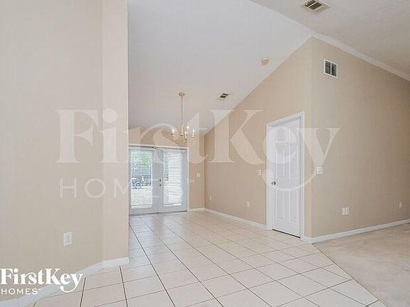 3rd image of 614 NE 2nd Ave