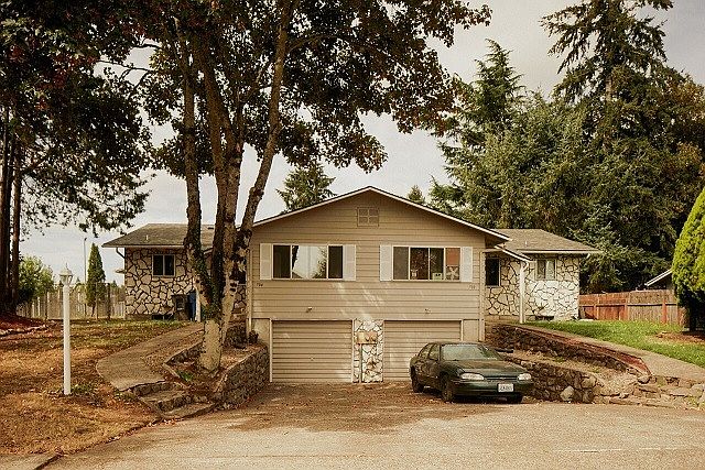 1st image of 702 SE 110th Ave