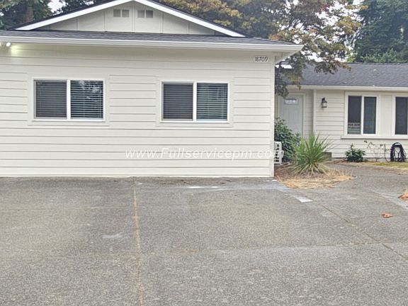 Front of home with Driveway_10012025