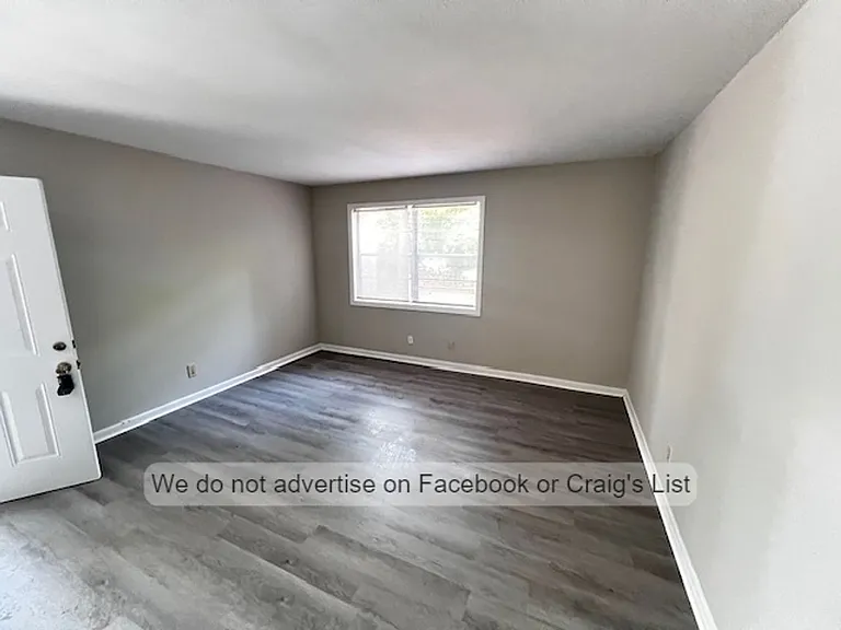 1021 W Rowan St — Photo 11