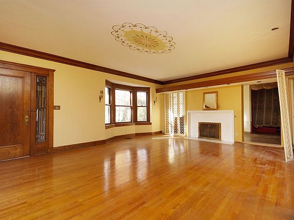 4th image of 3630 Clifton Ave