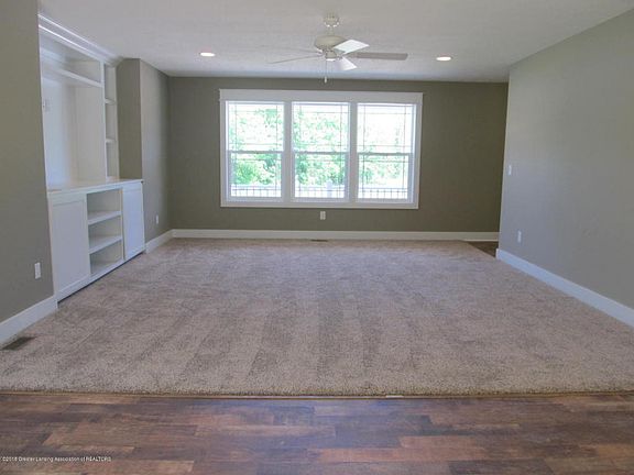 2nd image of 507 Oakwood Dr