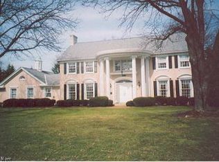 1301 Country Club Dr, Akron, OH 44313