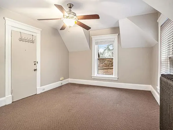 830 W Main St APT 4, Kalamazoo, MI 49006