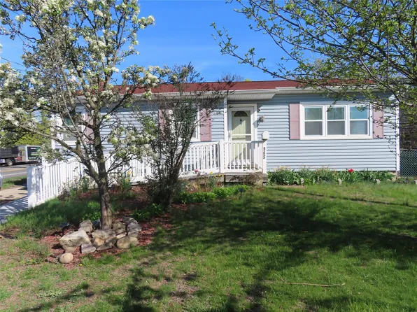 565 18th Street, West Babylon, NY 11704