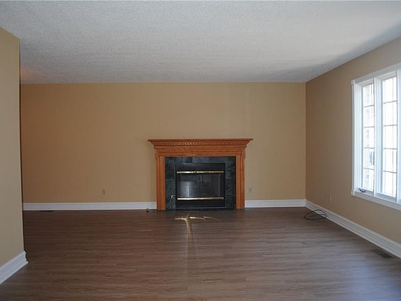 4th image of 25 White Oak Ct