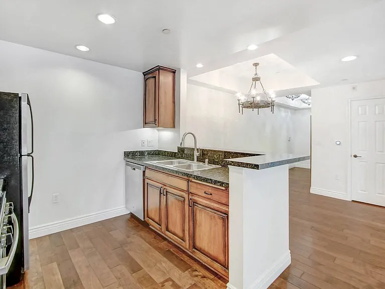 4410 Sepulveda Apartments — Photo 28