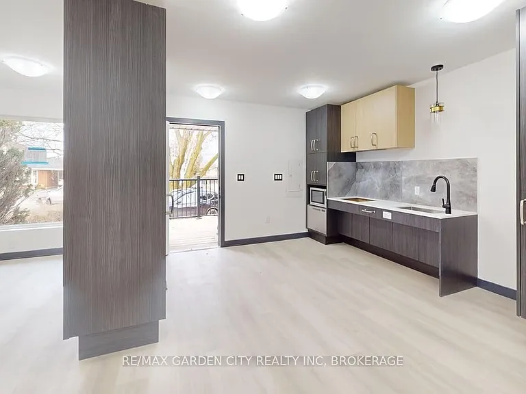 670 Upper Wellington St #MAIN — Photo 2