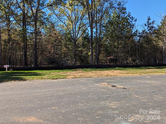 2nd image of 205 Heathland Dr #11