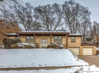 9212 Grand Ave, Omaha, NE 68134