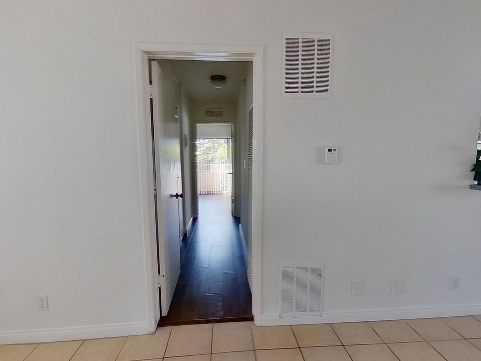 1st image of 3520 Clarington Ave APT 3