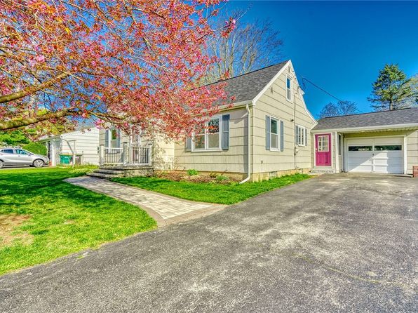486 Pineview Dr, Webster, NY 14580