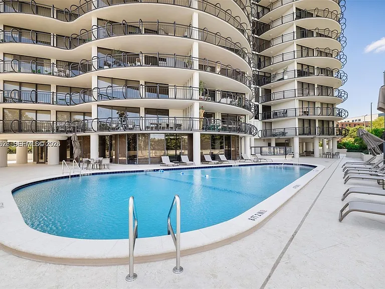 2843 S Bayshore Dr #P4-F — Photo 26
