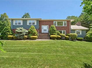 2 Winthrop Dr, Rye Brook, NY 10573