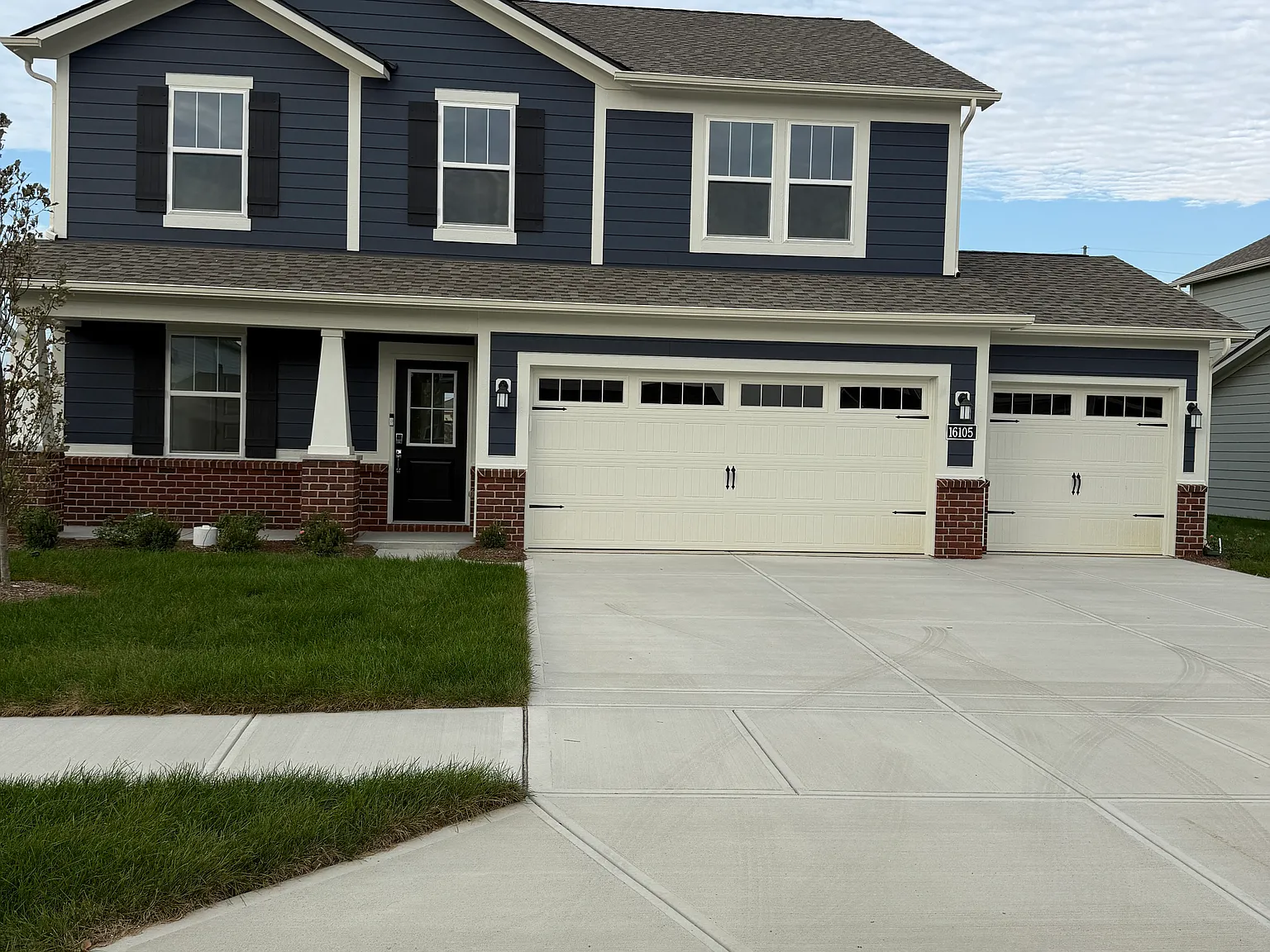 5 bed, 2247 sqft, $2,900 — Photo 2