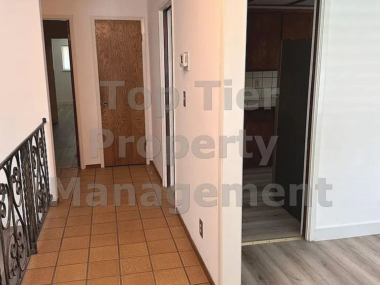 2265 Walnut Blvd — Photo 5