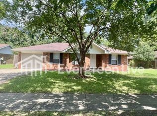 102 Barrow Ct, Raeford, NC 28376