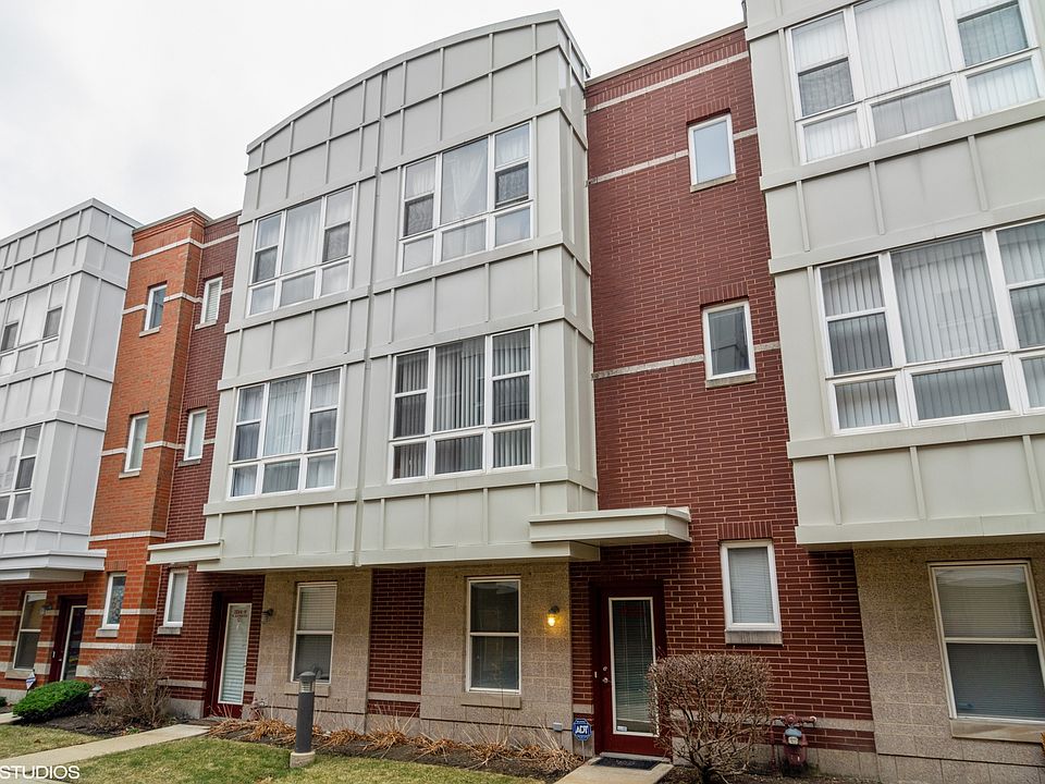 1st image of 3244 N Kilbourn Ave Unit 8