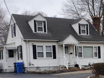 597 Oaklawn Ave, Cranston, RI, 02920