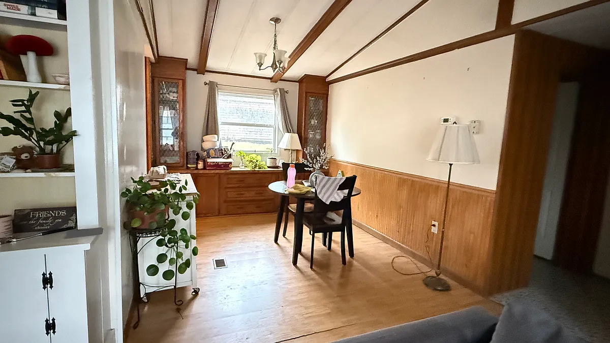 Dining area - 20 Manseau St