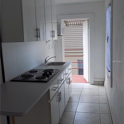 4th image of 301 Avenue B SE APT 3