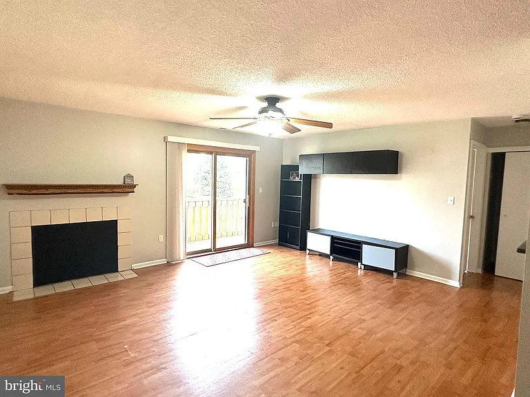 4901 Ravens Crest Dr — Photo 3