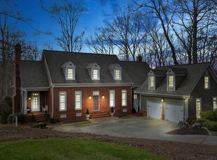 740 Valley Summit Dr, Roswell, GA 30075