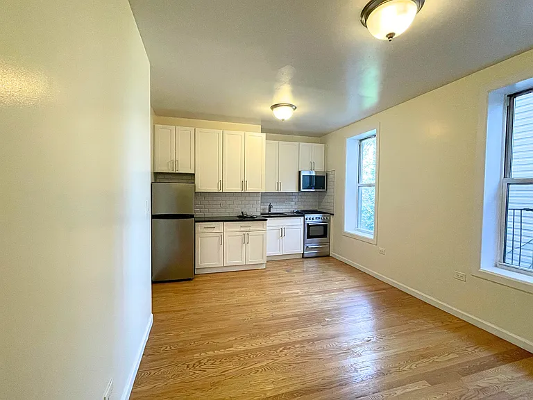 332 42nd St #2C — Photo 2