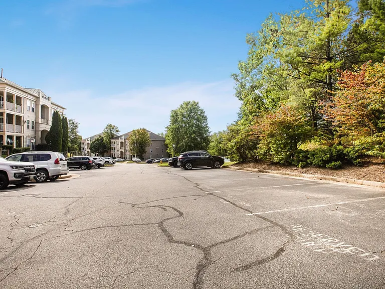 EXTERIOR PARKING