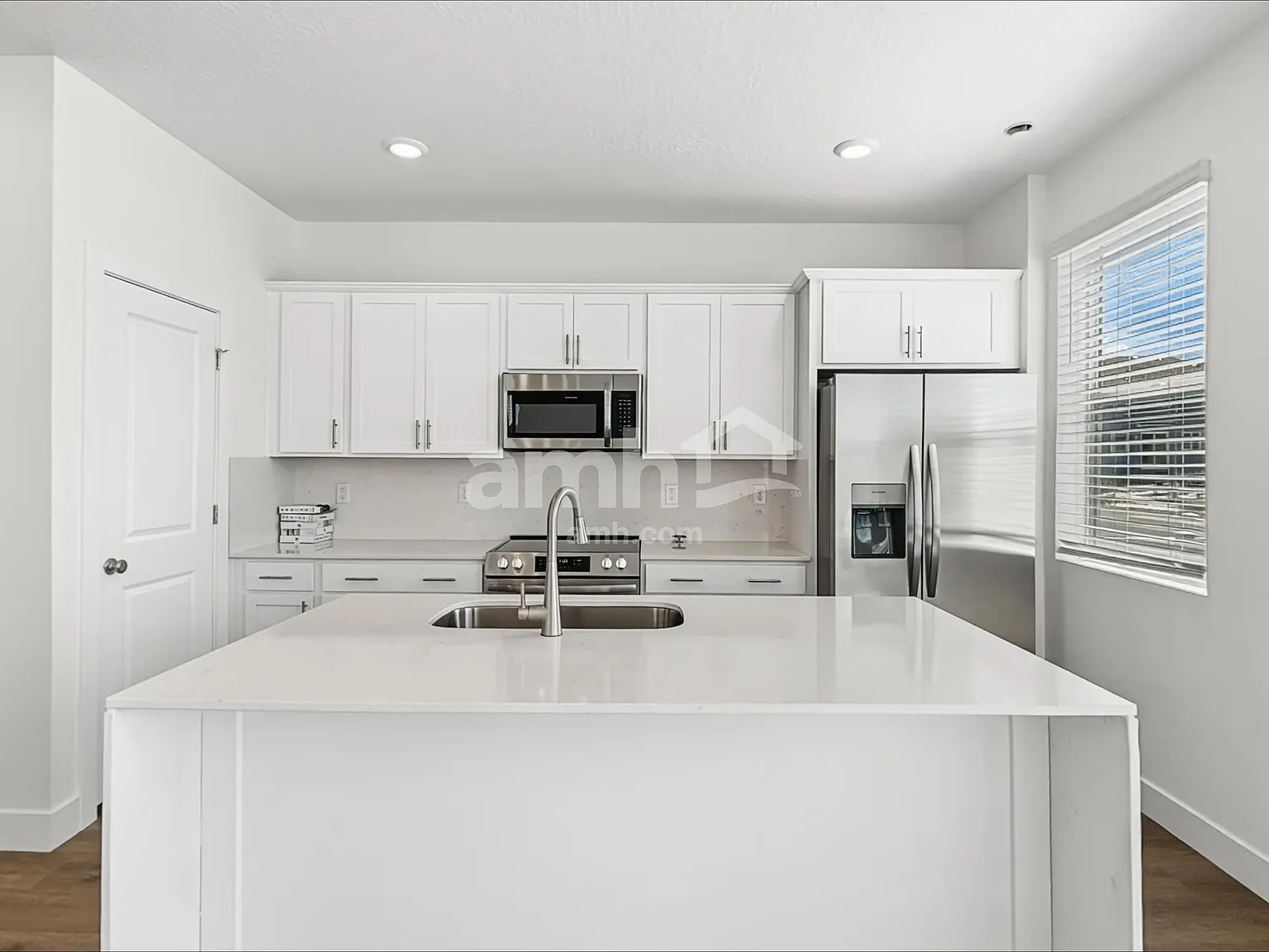 4 bed, 3.5 bath, 1871 sqft, $2,890 — Photo 3