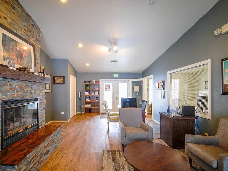 Blue River Apartments — Photo 4