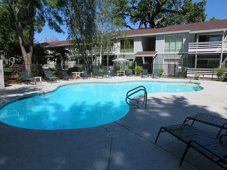 1836 Laburnum Ave — Photo 25