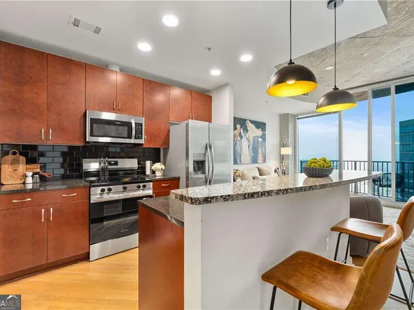 400 W Peachtree St NW Unit 3214, Atlanta, GA 30308